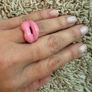 SOLANGE Hot Lips Bubblegum Ring